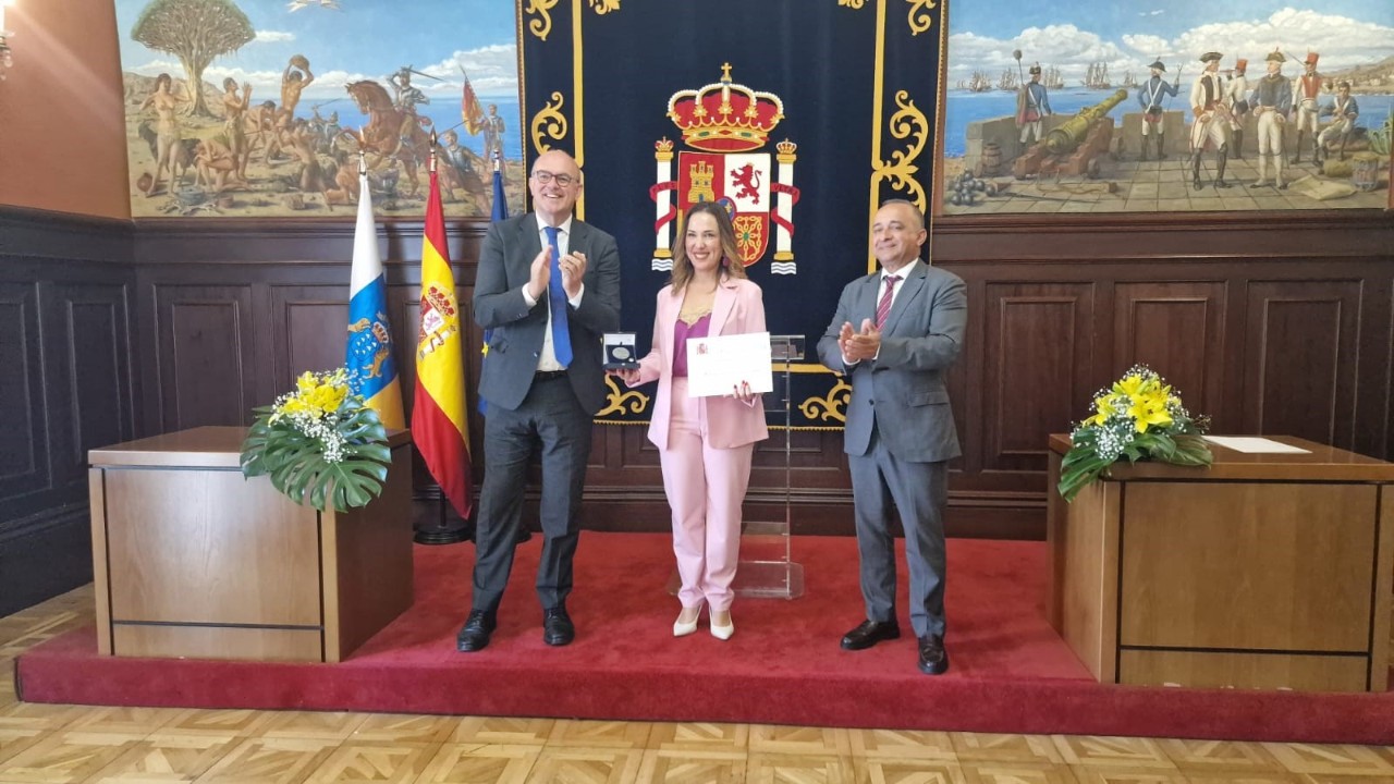 El delegat del Govern a Canàries entrega la Medalla a la Promoció dels Valors d'Igualtat a Patricia Hernández