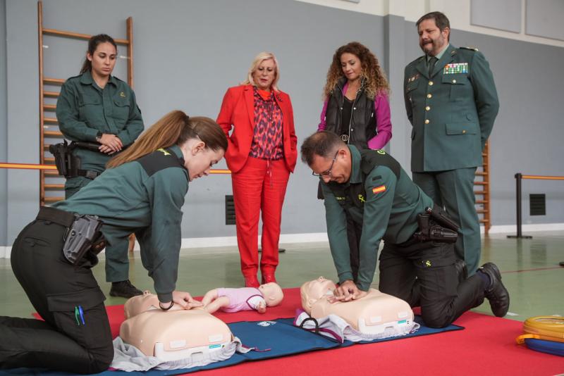 Quiñones destaca la col·laboració entre la Guàrdia Civil i el Col·legi d'Infermeria per a formar a un centenar d'agents en maniobres d'auxili