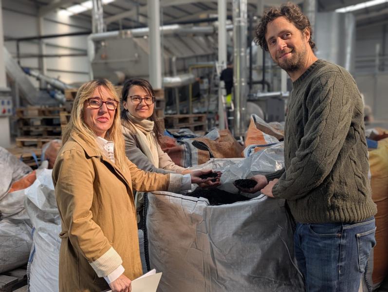 La delegada del Govern visita Carbó Emergent, empresa pionera en la producció de biochar a Espanya