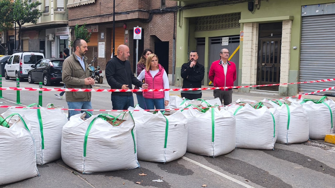 La delegada visita les zones afectades pel temporal a Aldaia (València)