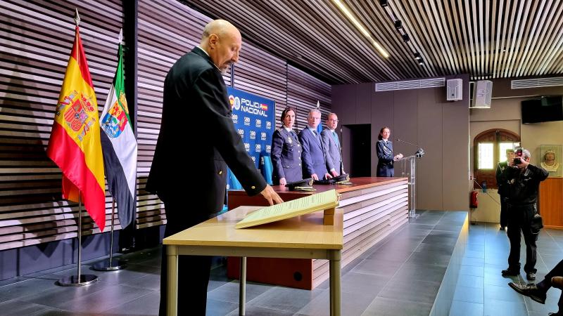 Quintana assisteix a la presa de possessió del nou comissari de Càceres on ha apostat per convertir les ciutats en espais de convivència segura
