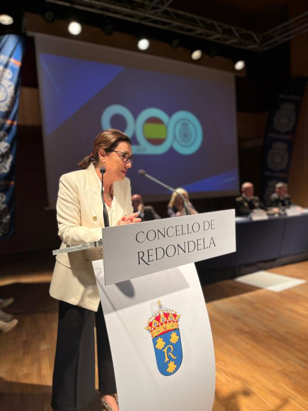 Maica Larriba posa en valor el treball de la Policia Nacional per a formar a l'alumnat en temes de ciberseguretat i donar-los a conéixer tots els riscos que comporta l'ús d'internet