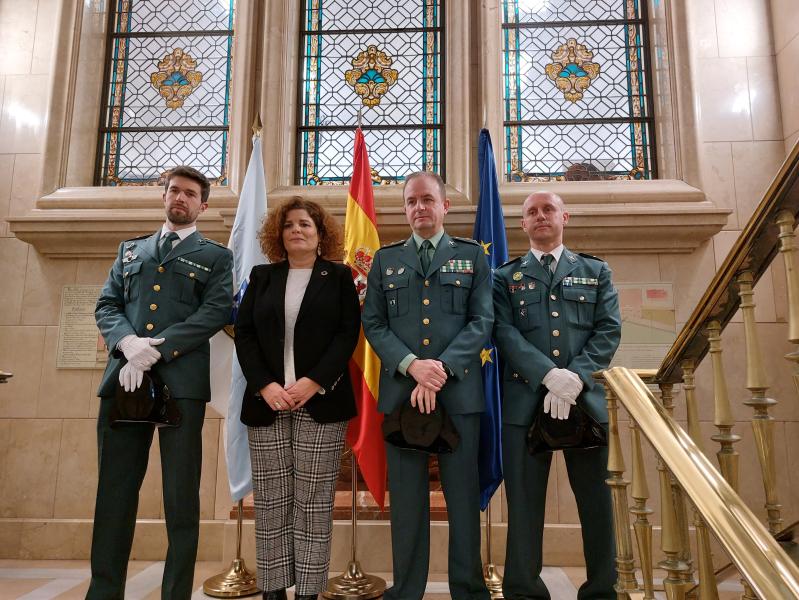 María Rivas rep al nou comandant de la Guàrdia Civil de la Corunya, Santiago Pichel Arca