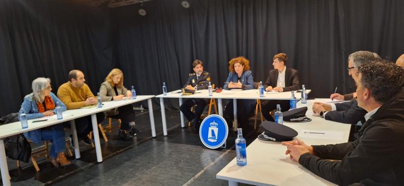 María Rivas destaca la coordinació entre la Policia Nacional i la Policia Local com a factor determinant en la millora de la resolució dels delictes en Ribeira