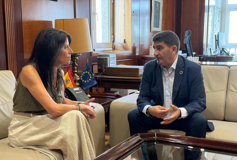 Pedro Blanco i María M. Allegue afermen la col·laboració entre el Govern i la Xunta per a impulsar l'ordenació i desenvolupament urbà dels ajuntaments gallecs