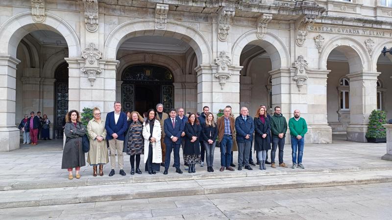 El delegat del Govern a Galícia, Pedro Blanco, va acudir, al costat de l'alcaldessa de la ciutat, Inés Rey, al minut de silenci que se celebra amb motiu del Dia Europeu en memòria de les víctimes dels terrorisme