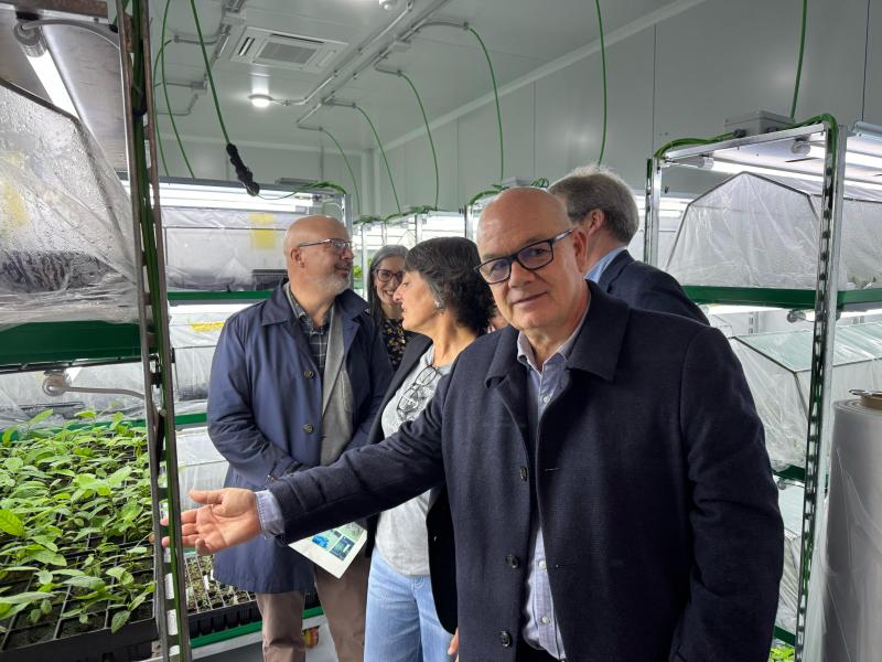 Eladio Santos posa en valor la innovació i la repercussió per a la província del laboratori de cultiu in vitro del Grup Tragsa