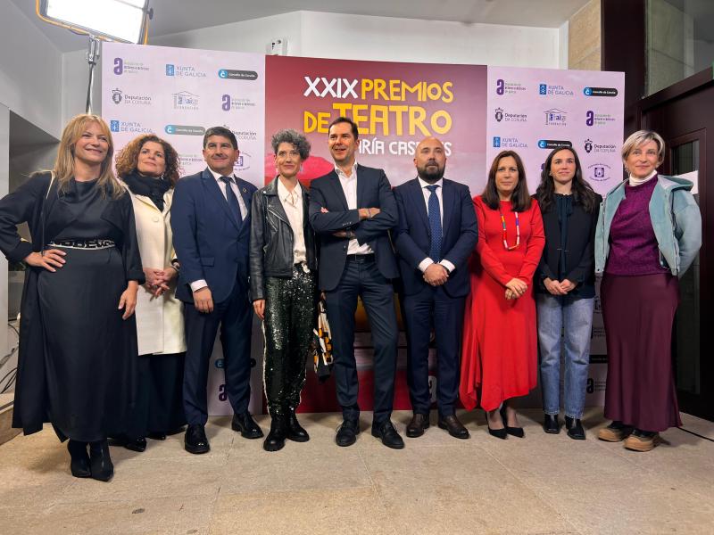 El delegat del Govern a Galícia, Pedro Blanco, acompanyat per la subdelegada del Govern a la Corunya, María Rivas, van assistir hui a la gala dels XXIX Premis de Teatre María Casares que es van celebrar en el Teatre Rosalía