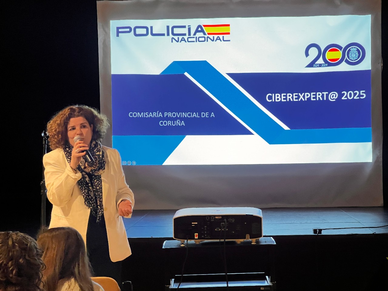 María Rivas ressalta la importància de fomentar l'ús responsable de les noves tecnologies mitjançant iniciatives com la dels carnets ciberexpert@s