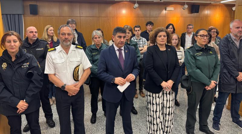 El delegat del Govern a Galícia, Pedro Blanco, va presidir hui en la Delegació l'acte de condemna del crim masclista, de violència vicària, esdevingut a Bilbao,