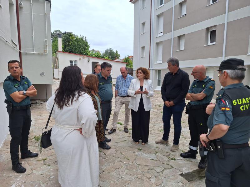 María Rivas destaca el compromís del Govern amb la modernització  de les infraestructures en la visita a les obres de la Caserna de la Guàrdia Civil de Corcubión
