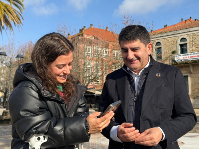 Imagen del delegat amb la streamer gallega Totakeki