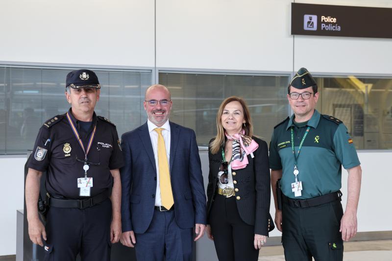 Francisco Martín visita els serveis de l'Administració General de l'Estat de l'aeroport Adolfo Suárez Madrid Barajas que contribuïxen al bon funcionament diari del major aeroport d'Espanya