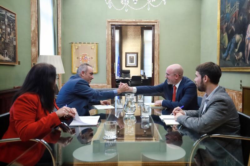 Francisco Martín es reuneix amb l'alcalde de Sant Ferran d'Henares, Javier Corpa
