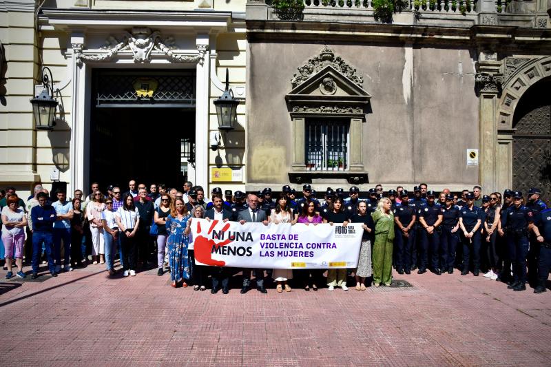 Minut de silenci per l'assassinat d'una dona per presumpta violència de gènere en Càceres