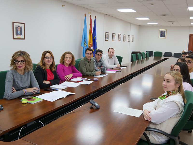 Trobada amb joves beneficiaris del programa Primera Experiència Professional en l'AGE de tot el país