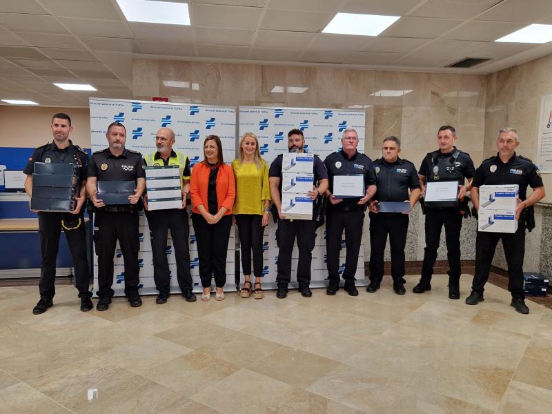 La delegada del Govern entrega 855 test indiciaris per al control del consum de drogues durant la conducció en l'àmbit urbà