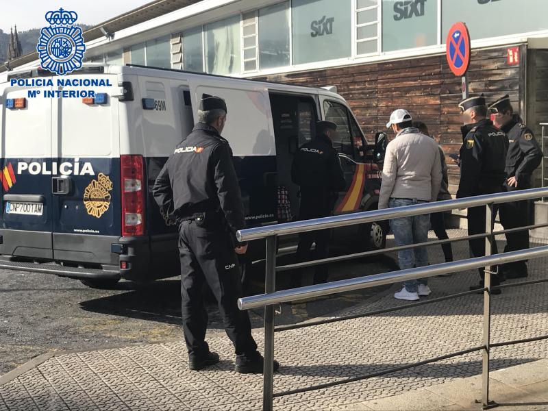 La Policia Nacional deté a Bilbao al patró d'una piragua reclamada a Canàries per homicidi imprudent i delicte contra els drets dels ciutadans estrangers