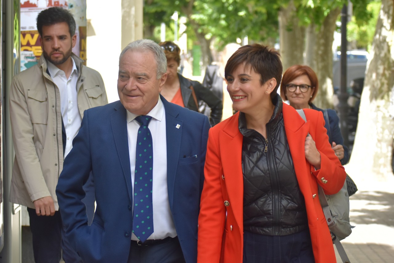 Isabel Rodríguez visita la Diputació Provincial d'Osca