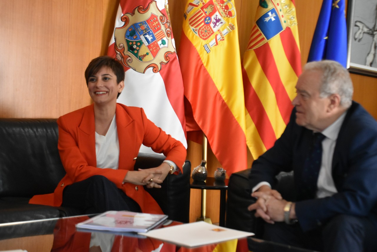 Isabel Rodríguez visita la Diputació Provincial d'Osca