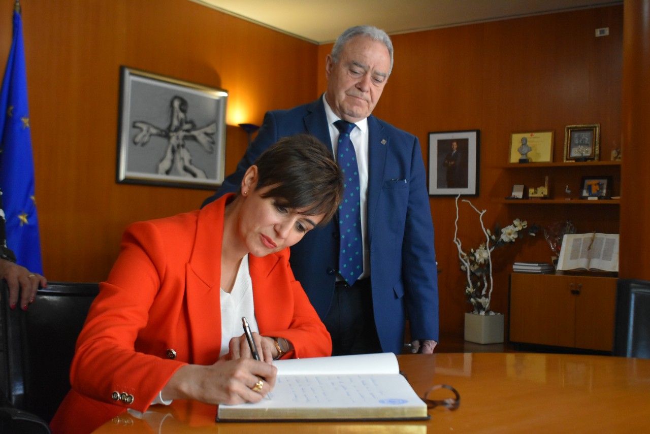 Isabel Rodríguez visita la Diputació Provincial d'Osca
