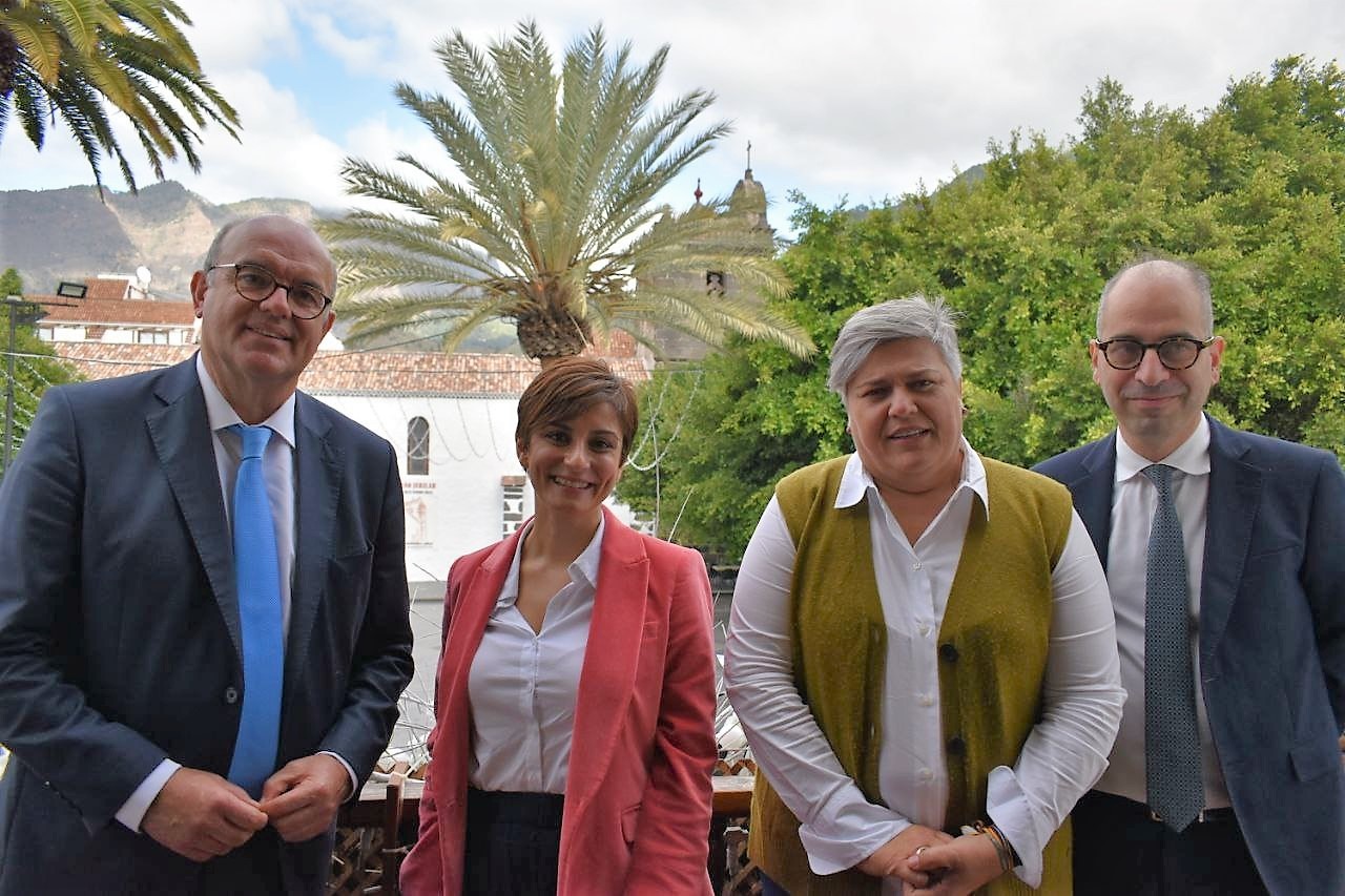 Isabel Rodríguez signa dos convenis amb subvencions a l'Illa de la Palma de 24 milions d'euros per a reparació d'infraestructures i instal·lacions municipals