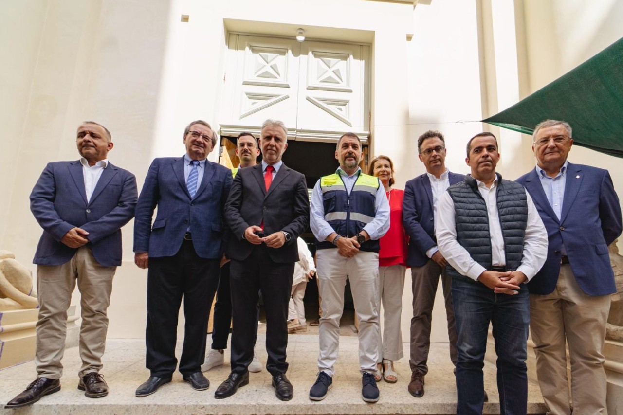 Ángel Víctor Torres visita el Temple Maçònic de Santa Cruz de Tenerife, la restauració del qual finança el Govern d'Espanya amb tres milions d'euros
